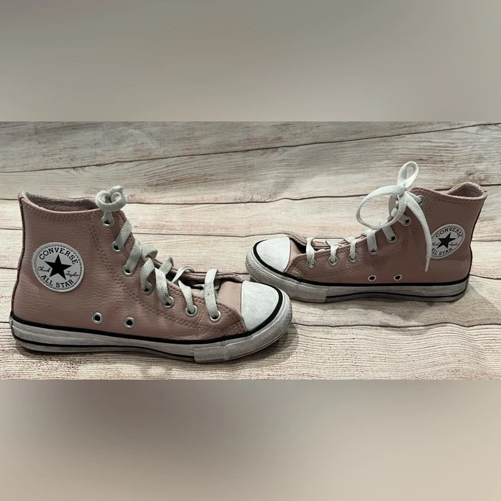Chuck Taylor All Star Counter Climate Pink Leather High Top Sneakers. Size 2
